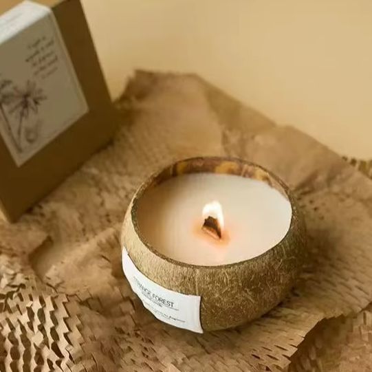 Plant Parenting - Bougie parfumée en coquille de noix